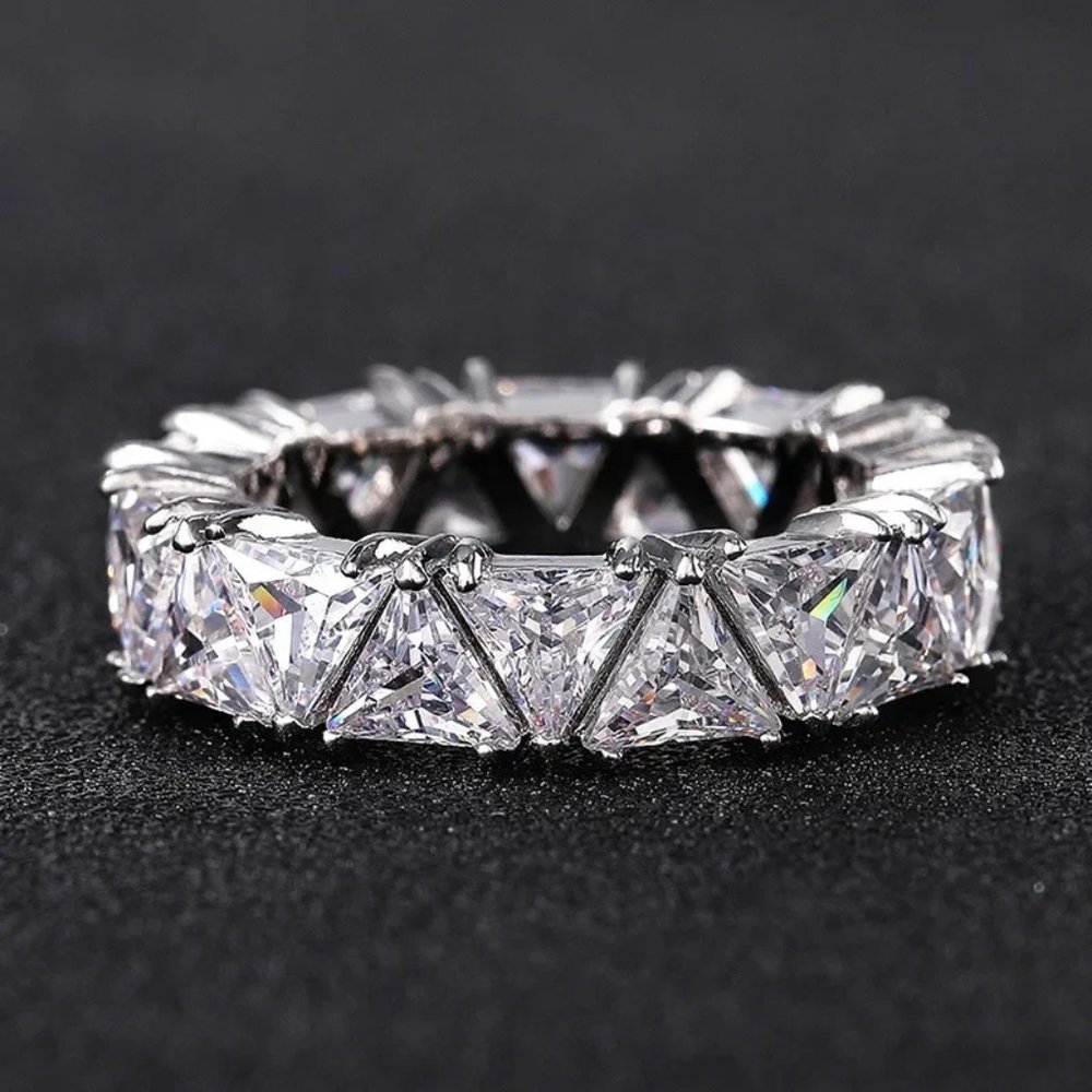 Stunning Lady's 6.00ctw. Triangular Diamond Eternity Ring 18K White Gold! - Picture 5 of 5
